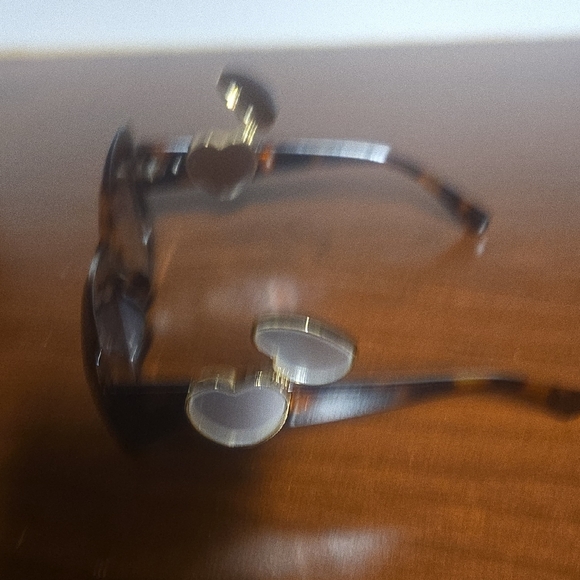 Tortoise Shell Women's Sunglasses - Picture 5 of 7